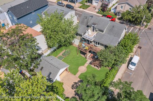 50 Ocean Ave, Monmouth Hills NJ  07732-1410 exterior