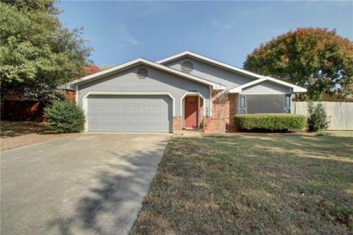 3100 Sage Ln, Bedford, TX 76021-2675