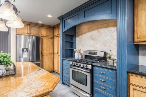 1022 Oak Canyon Ln, Glendora CA  91741-2256 exterior