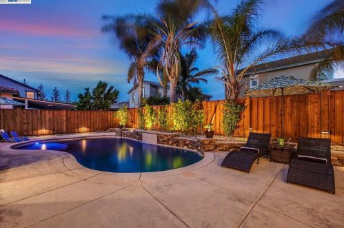 30 Matisse Ct, Oakley CA  94561-1777 exterior