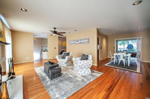 7 Oak Leaf Pl, Santa Rosa, CA 95409-6029