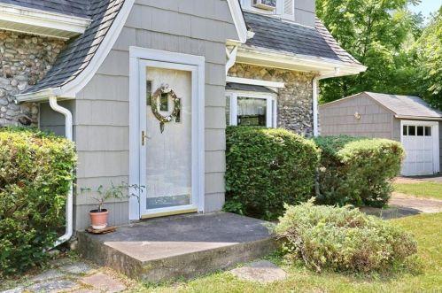 50 Ridge Rd, Congers, NY 10920-2811