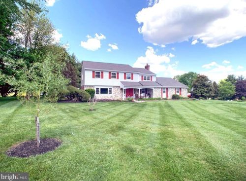 7 Briarwood Dr, Southampton, PA 18966-2201