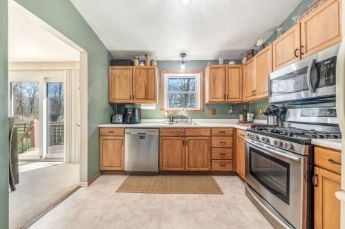 2500 Hollywood Dr, Gibsonia PA  15044-8385 exterior