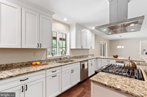 786 Arbor Dr, Red Lion PA  17356-8611 exterior