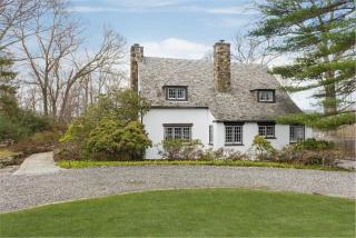 85 Edgewood Ave, Smithtown NY  11787-2736 exterior