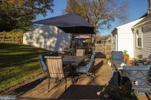 1202 Wedgewood Rd, Flourtown PA  19031-2127 exterior