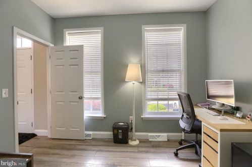 7207 Royal Oak Dr, Harrisburg PA 17112-8837 exterior