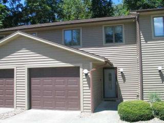 38 Brookview Dr, Fremont, OH 43420-3639