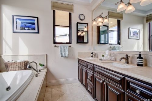 320 33rd Pl, Manhattan Beach CA  90266-3820 exterior