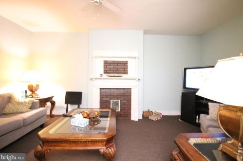 221 Van Buren St, Wilmington, DE 19805-3672