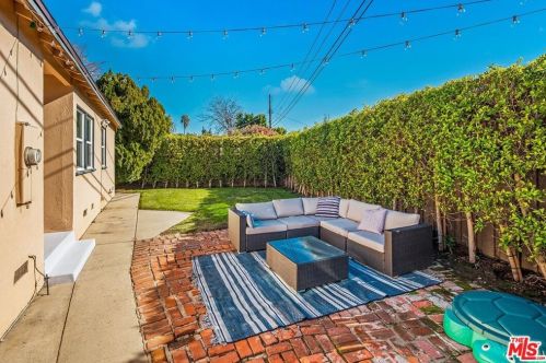 17030 Hart St, Van Nuys CA 91406-4508 exterior