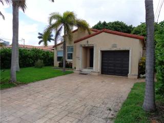 8858 Dickens Ave, Miami, FL 33154-3359