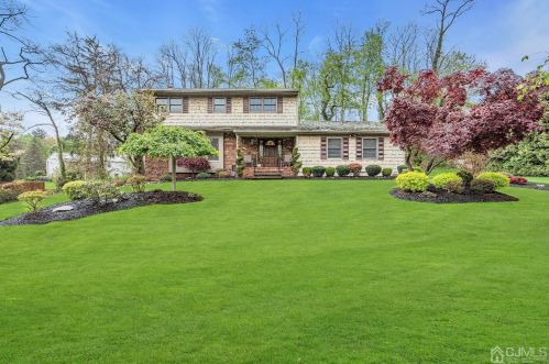 8 Barkley Ct, East Brunswick, NJ 08816-2775