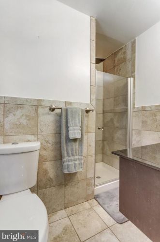6808 Houndmaster Rd, Springfield VA  22152-2715 exterior