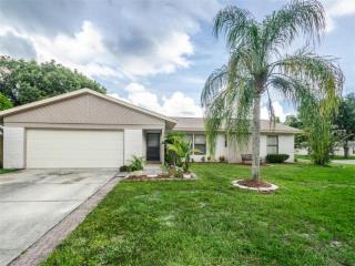 661 Sweetbriar Dr, Oldsmar, FL 34677-4552