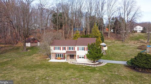 3 Cottage Ln, Glen Mills, PA 19342-1703