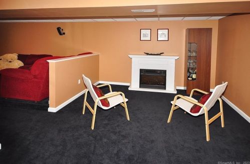 93 Cougar Dr, Manchester CT  06040-6379 exterior
