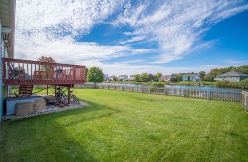 263 Stonefield Dr, Lake Mills WI  53551-1963 exterior