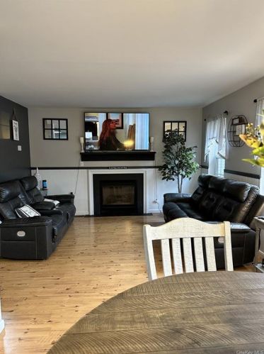 312 Angelo Dr, Montgomery NY  12549-1600 exterior