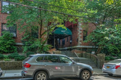 663 Locust St, Mount Vernon NY  10552-2633 exterior