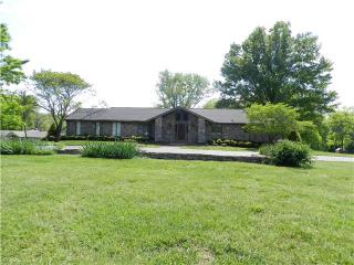 124 Lake Park Dr, Hendersonville, TN 37075-4345