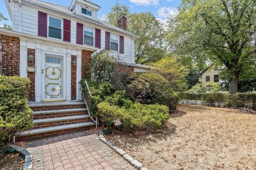 18804 104th Ave, Jamaica, NY 11412-1024