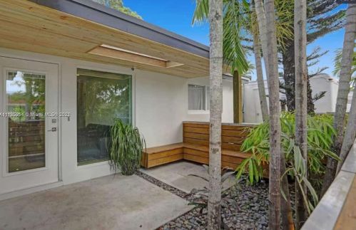 607 31st Ave, Hollywood FL  33021-6101 exterior