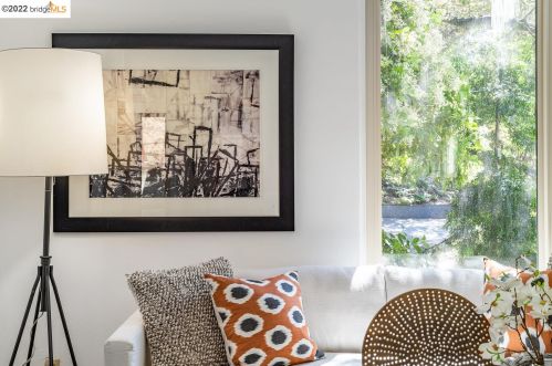 5857 Ascot Dr, Oakland CA 94611-1711 exterior