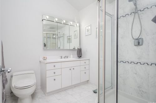 31 Craig Dr, Huntington Station NY 11746-4704 exterior