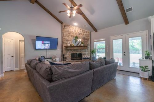 7602 Gussie Nell Davis Dr, Greenville TX  75402-4783 exterior