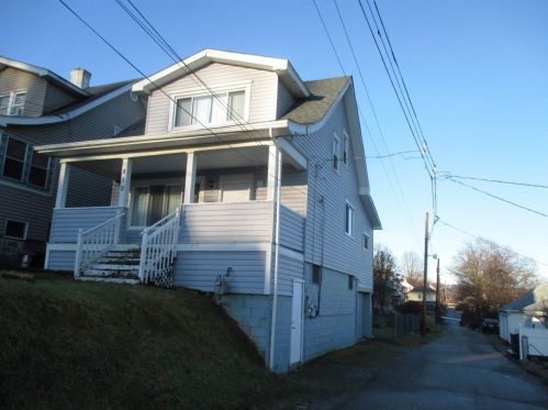 810 George St, Moon Twp, PA 15108-2168