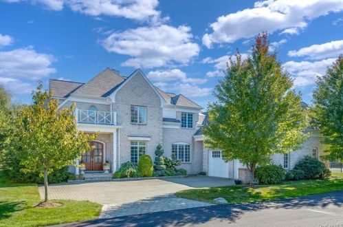 6 Shinnecock Way, New Rochelle, NY 10804-1949