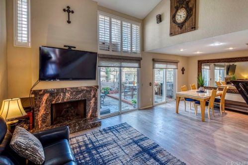 25140 Marci Way, Santa Clarita, CA 91355-3051