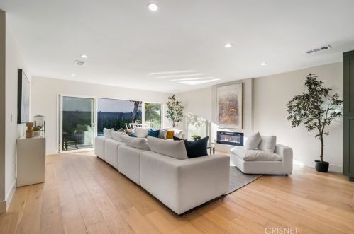 5503 Costello Ave, Van Nuys CA  91401-5706 exterior