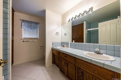 508 Heatherwood Dr, Madera CA  93637-2744 exterior