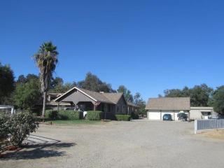 4301 Simerly Ave, Laton CA  93242-9785 exterior