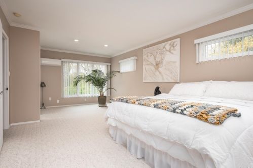 31 Craig Dr, Huntington Station NY 11746-4704 exterior