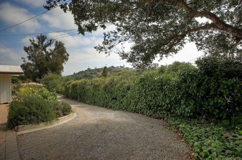 1040 Veronica Springs Rd, Santa Barbara CA  93105-4532 exterior