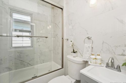 219 6th St, Bridgeport CT  06607-1046 exterior