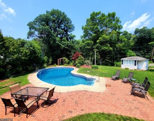 21 Keith Rd, Hopatcong NJ  07843-1113 exterior