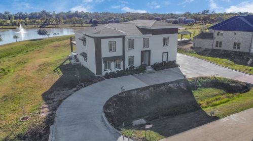 703 Leaning Oak Trl, Richmond TX  77406-4652 exterior