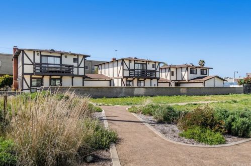 2503 Vanderbilt Ln, Redondo Beach, CA 90278-3215