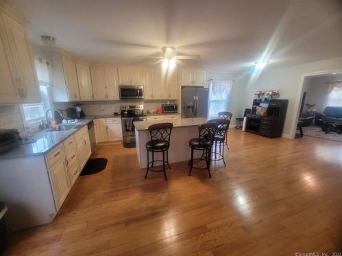 96 Douglas St, Bridgeport CT  06606-2901 exterior