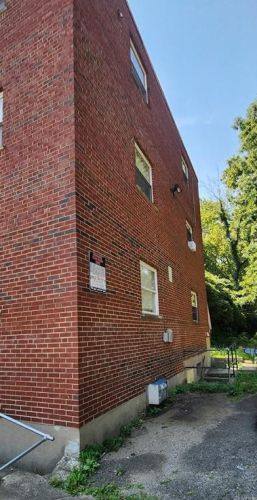 8121 Daly Rd, Cincinnati OH 45231-5702 exterior