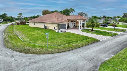 160 Saratoga Ave, Fort Pierce FL  34953-5974 exterior