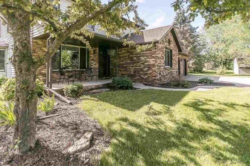 2821 Meadow Flower Ln, Green Bay, WI 54313-8161