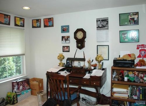 561 Adirondack Ct, Mahwah NJ  07430-2741 exterior