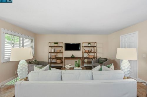 3086 Deer Meadow Dr, Danville, CA 94506-2135