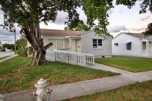 735 Nathan Hale Rd, West Palm Beach, FL 33405-4245